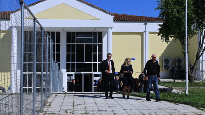 ενταση-και-νέα-διακοπή-στη-δίκη-για-τα-τ-564196360