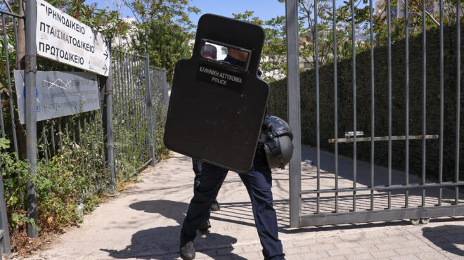 ενοπλη-επίθεση-στο-πρωτοδικείο-επτά-564198466