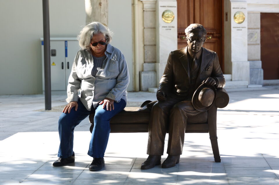 Ο Καβάφης της Αρεοπαγίτου και το παγκάκι του Τζίμι Χέντριξ-3