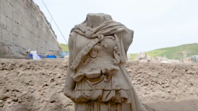 τουρκία-αγαλμα-της-θεάς-αθηνάς-ανακαλ-564190168