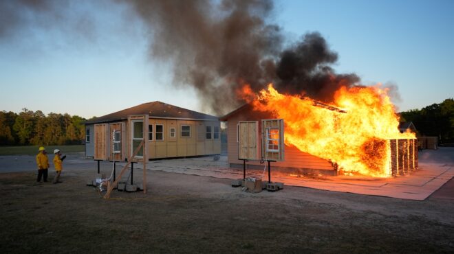 καίνε-σπίτια-για-να-βρουν-πώς-θα-τα-κάνο-564188734