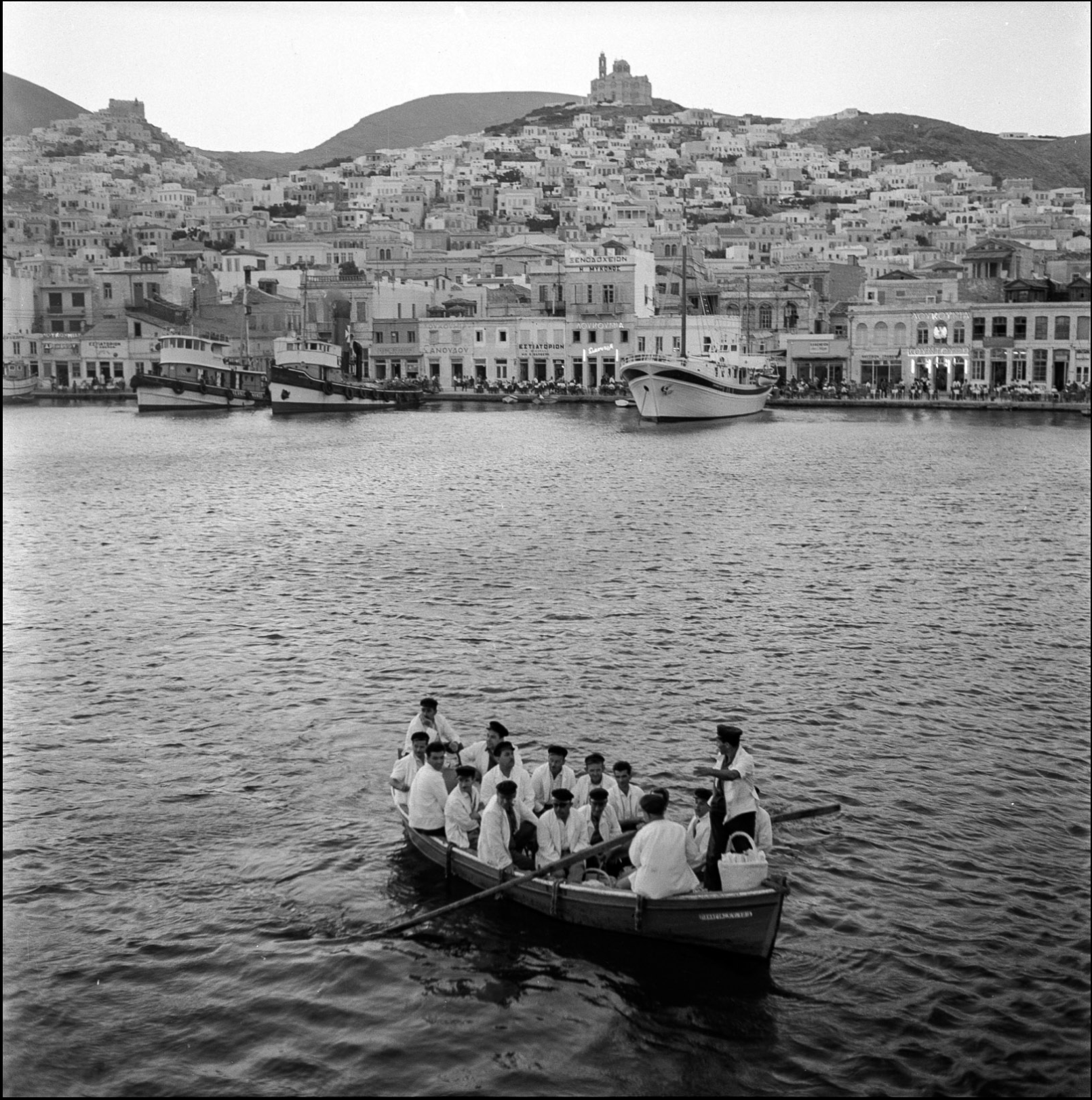 Το Αιγαίο μιας άλλης εποχής στο νέο φωτογραφικό λεύκωμα του Ρόμπερτ Μακέιμπ-1