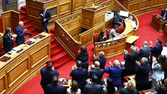 με-το-βλέμμα-στην-ψηφοφορία-για-τις-ασυ-564185206