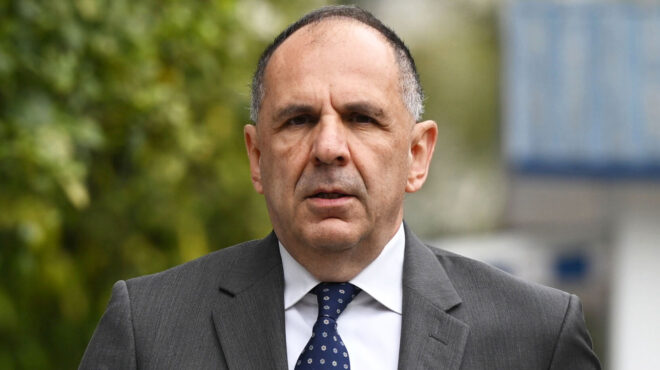 εντός-και-εκτός-στο-ορμούζ-αλλά-μετά-τ-564157990