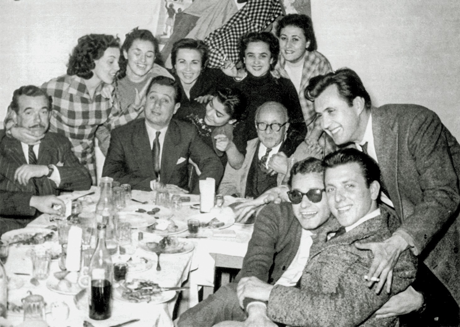 Με τα λόγια των άλλων: «Η Κίτσα φοράει παντελόνια»-1