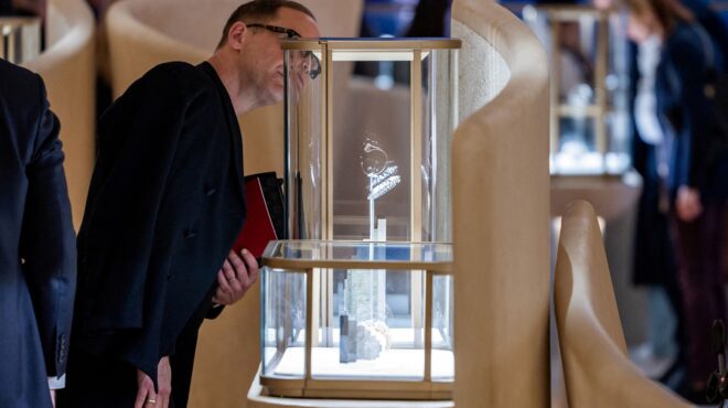 σε-δημοπρασία-300-vintage-ρολόγια-cartier-564168055