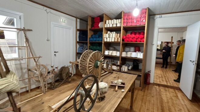 συνδέοντας-τη-χειροτεχνία-με-τη-σύγχρ-564178642