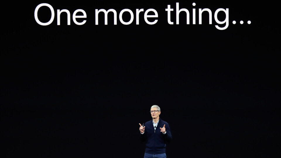 Apple: Νέα αρχή με το βλέμμα στην εποχή Τζομπς-2