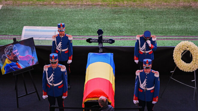 ρουμανία-με-στρατιωτικές-τιμές-και-κα-564171502