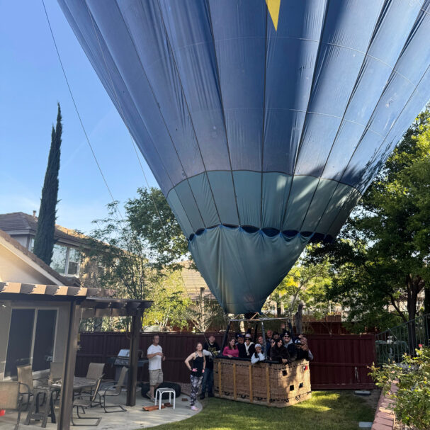 αναγκαστική-προσγείωση-αερόστατου-σ-564185416