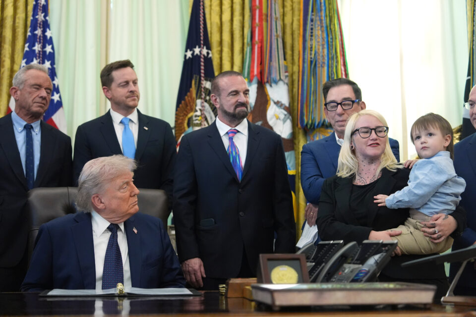 ΗΠΑ: Δίχρονο έκλεψε τις εντυπώσεις στο Οβάλ Γραφείο (βίντεο)-4