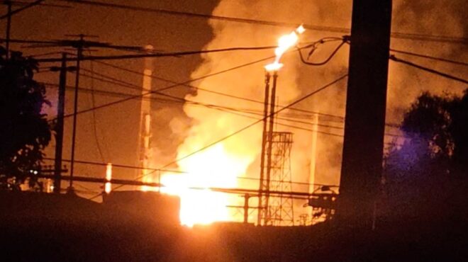 αυστραλία-διυλιστήριο-τυλίχθηκε-στι-564177157