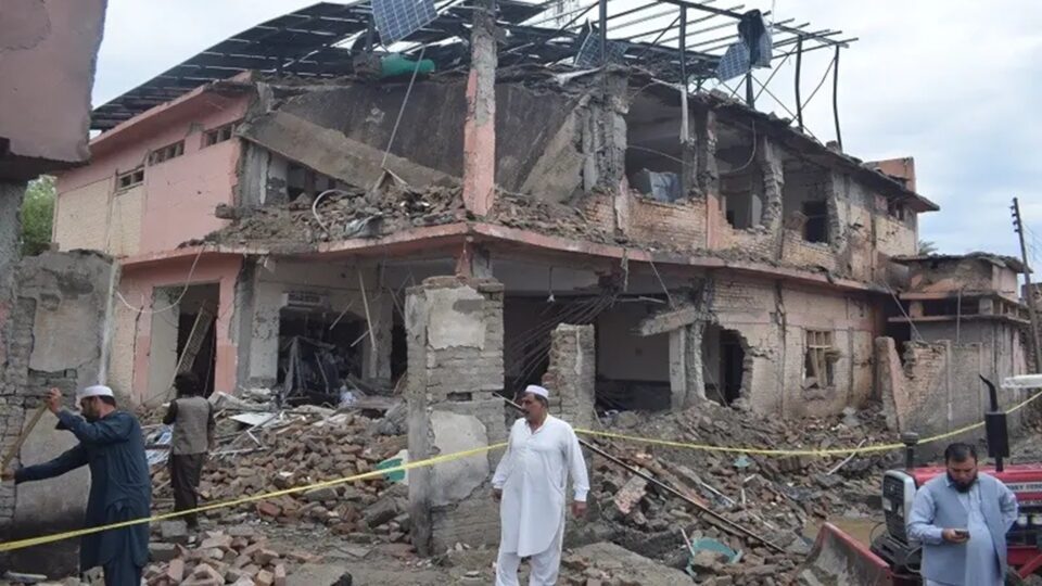 Πακιστάν: Βομβιστής αυτοκτονίας σκότωσε πέντε και τραυμάτισε 13 ανθρώπους-1