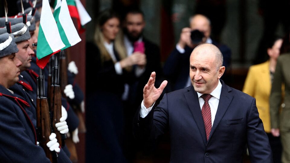 Εκλογές στη Βουλγαρία: Ανοιξαν οι κάλπες – Φαβορί ο φιλορώσος Ρούμεν Ράντεφ-1