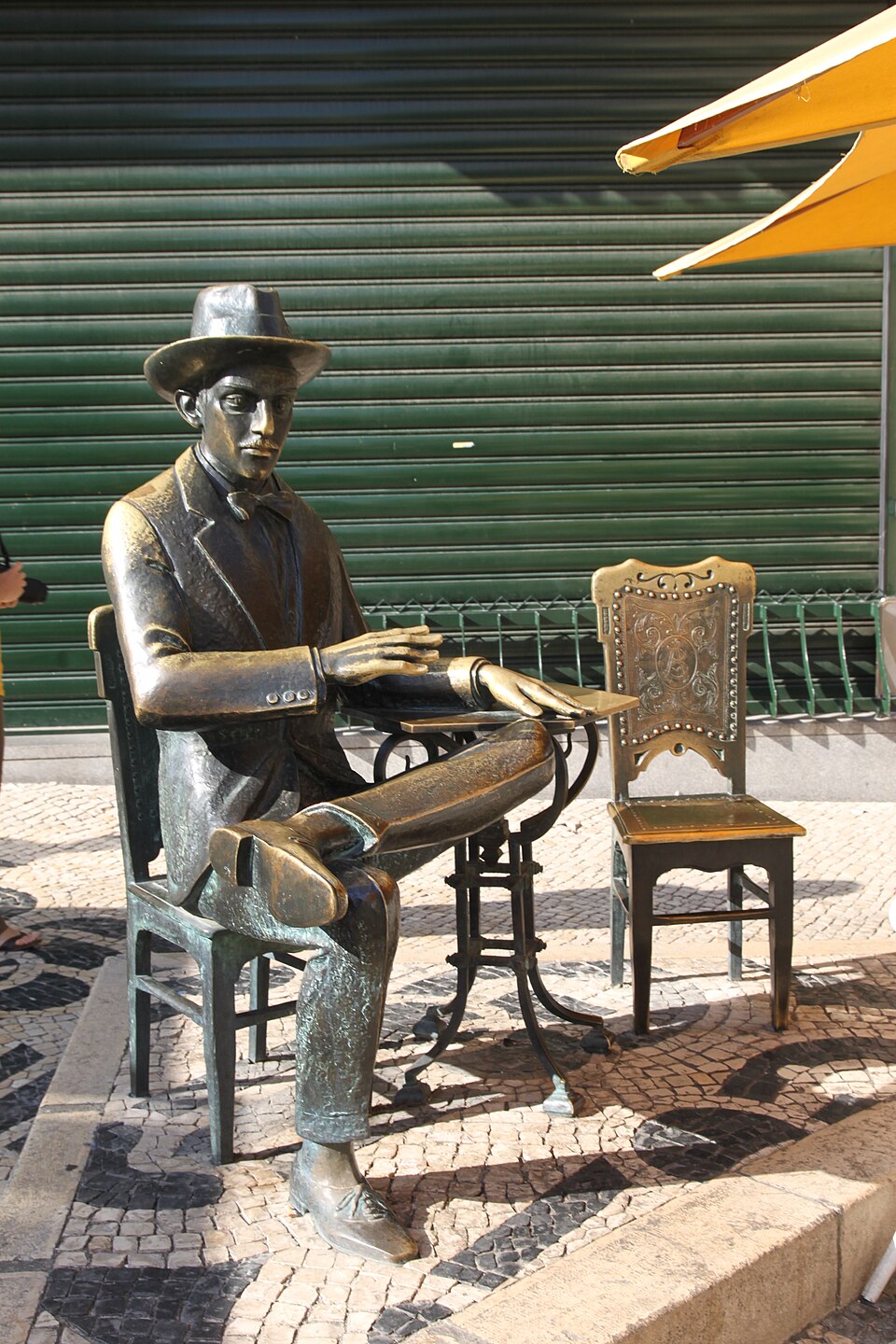 Ο Καβάφης της Αρεοπαγίτου και το παγκάκι του Τζίμι Χέντριξ-4