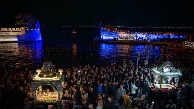 επιτάφιος-συγκινητικό-τελετουργικό-564172048