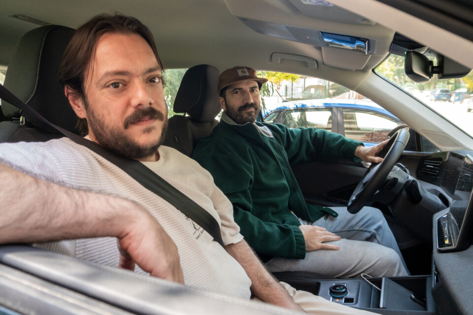 Carpooling: Συγκάτοικοι στο τιμόνι λόγω βενζίνης και κίνησης-1