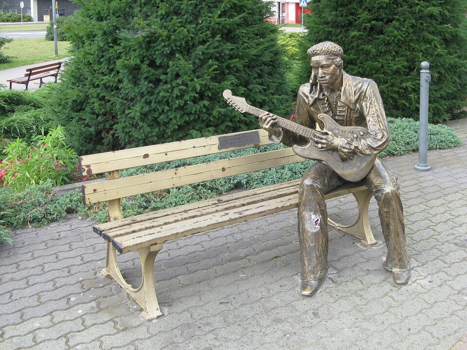 Ο Καβάφης της Αρεοπαγίτου και το παγκάκι του Τζίμι Χέντριξ-5