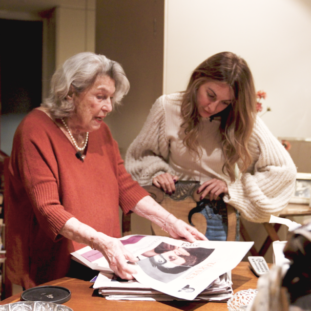 ξεφυλλίζοντας-μνήμες-που-μυρίζουν-με-564195685