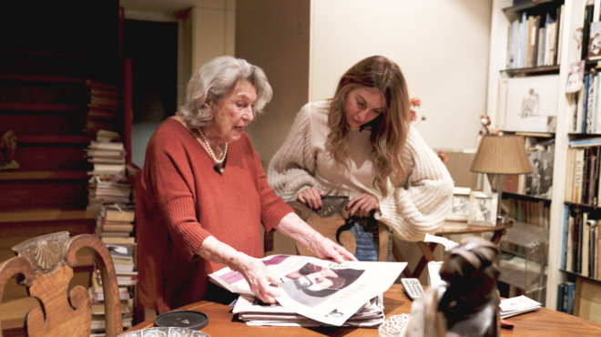 ξεφυλλίζοντας-μνήμες-που-μυρίζουν-με-564195685