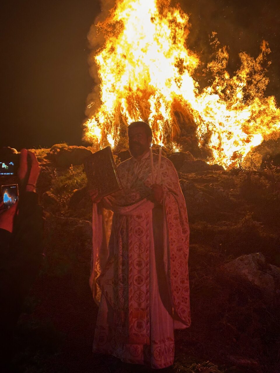 Κρήτη: Οι «Αρφανοί» έστειλαν το μήνυμα της Αναστάσεως από τα Ανώγεια-1