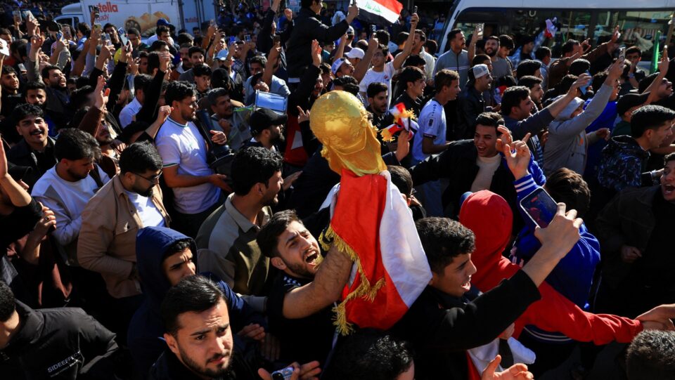 Ιράκ: Ξέσπασμα χαράς στους δρόμους εν μέσω πολέμου, για την πρόκριση στο Μουντιάλ [εικόνες]-3
