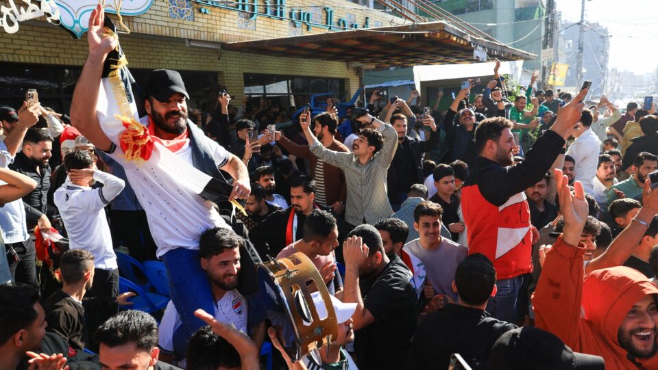 Ιράκ: Ξέσπασμα χαράς στους δρόμους εν μέσω πολέμου, για την πρόκριση στο Μουντιάλ [εικόνες]-5