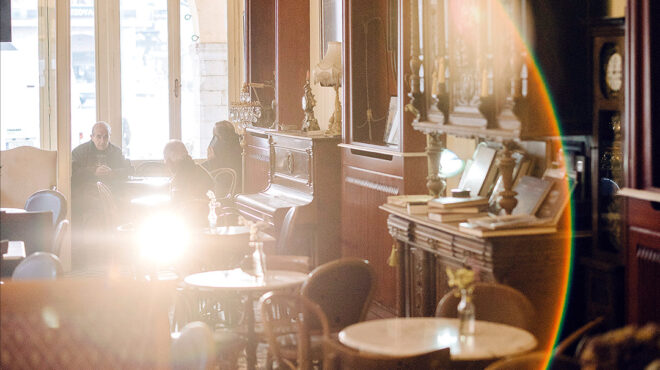 ενα-πρωί-στο-μεγάλο-καφενείο-της-τρίπο-564192145