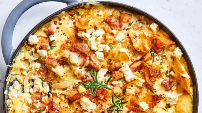 πατάτες-dauphinoise-με-τρία-ελληνικά-τυριά-και-σ-564182668