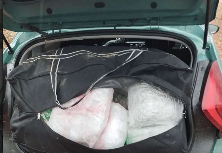 Επεισοδιακή καταδίωξη στην Κοζάνη: Παράτησε το Ι.Χ. με 76 κιλά κάνναβης και κρύφτηκε στο δάσος-1