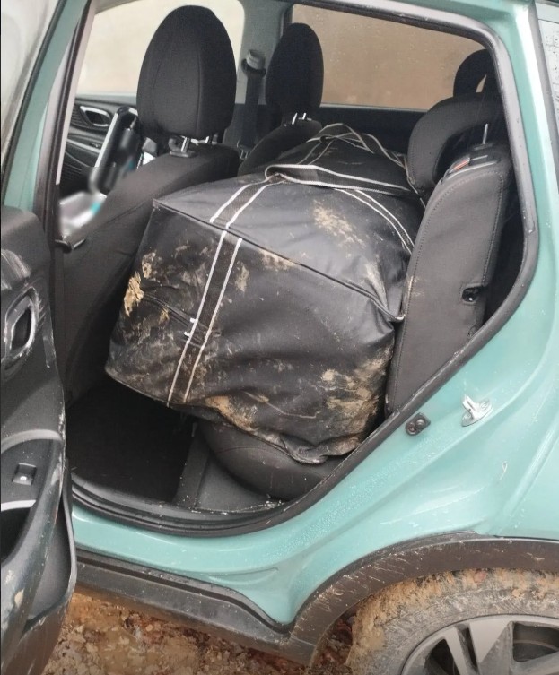 Επεισοδιακή καταδίωξη στην Κοζάνη: Παράτησε το Ι.Χ. με 76 κιλά κάνναβης και κρύφτηκε στο δάσος-2