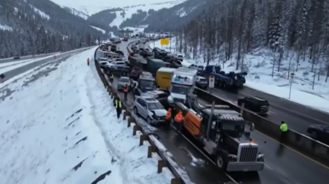 καραμπόλα-άνω-των-70-οχημάτων-στο-κολορά-564175543