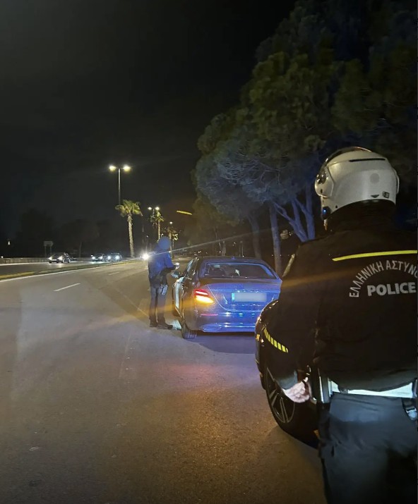 Μπαράζ ελέγχων από την Τροχαία στην Αττική: Συνελήφθησαν 24 οδηγοί – Αφαιρέθηκαν πάνω από 900 διπλώματα-2