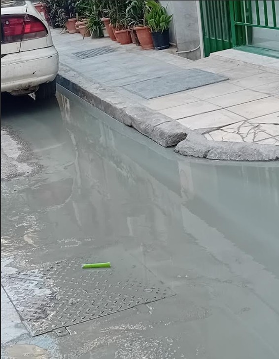 Κυψέλη: Νέα διαρροή λάσπης σε υπόγειο κατοικίας (εικόνες)-4