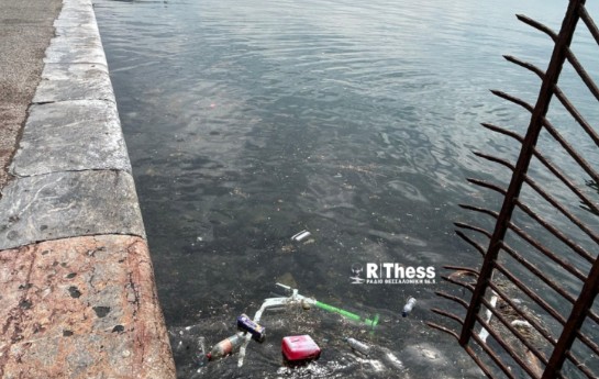 Θεσσαλονίκη: Γεμάτος σκουπίδια και πατίνια ο Θερμαϊκός (εικόνες)-1