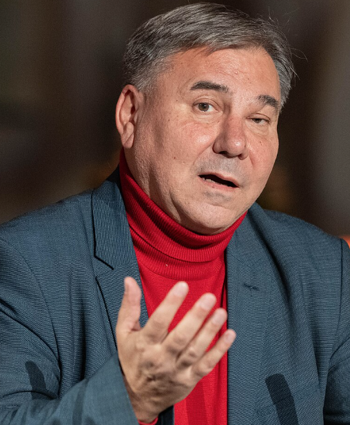 Ο Τραμπ βυθίζεται στην άμμο της Μέσης Ανατολής και των δημοσκοπήσεων-3