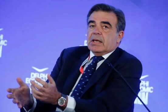 μ-σχοινάς-οσοι-διαμαρτύρονται-για-την-564191764