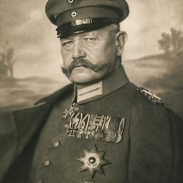 σαν-σήμερα-26-απριλίου-1925-ο-χίντενμπουρ-564193420