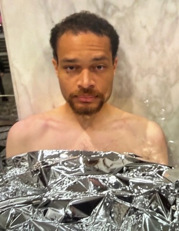 «Στημένο», εικόνες ΑΙ και… ταξίδι στον χρόνο: Η συνωμοσιολογία μετά την επίθεση στο δείπνο των ανταποκριτών-1