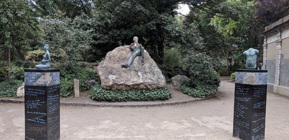 Ο Καβάφης της Αρεοπαγίτου και το παγκάκι του Τζίμι Χέντριξ-8