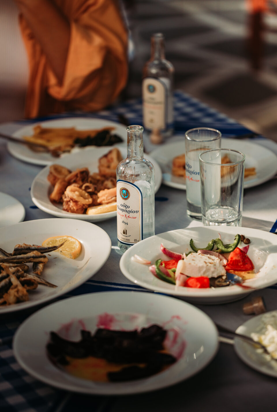 Αν προτιμάς ένα τραπέζι και μεζεδάκια στον ήλιο από ένα τυπικό brunch, αυτό το άρθρο είναι για σένα-2