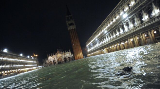 η-βενετία-βουλιάζει-και-όχι-μόνο-από-το-564187519