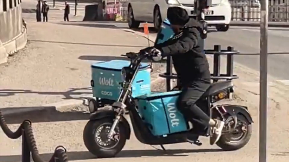 Συν ΑΙ και χείρα κίνει [βίντεο]-1