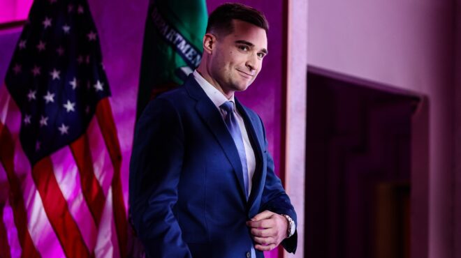 αλεξ-μπρούζεβιτς-στην-κ-πρόεδρος-σε-564194890