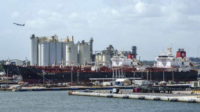 ο-πόλεμος-μετατρέπει-τις-ηπα-σε-καθαρό-564178978