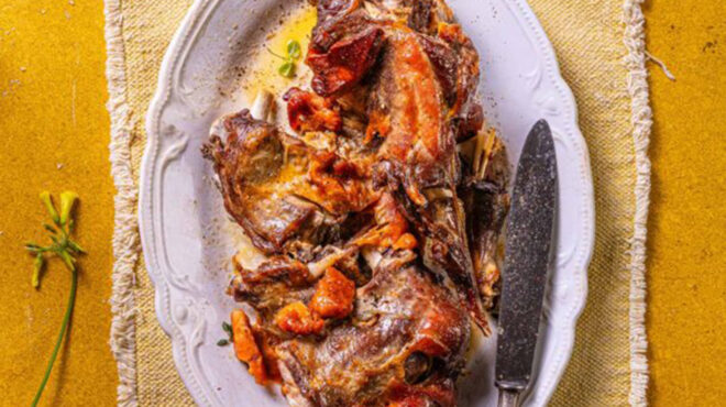 αναφιώτικο-κατσικάκι-στη-γάστρα-με-λα-564164662