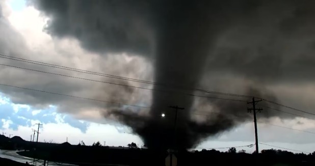 ηπα-δέκα-τραυματίες-από-ανεμοστρόβιλ-564191632