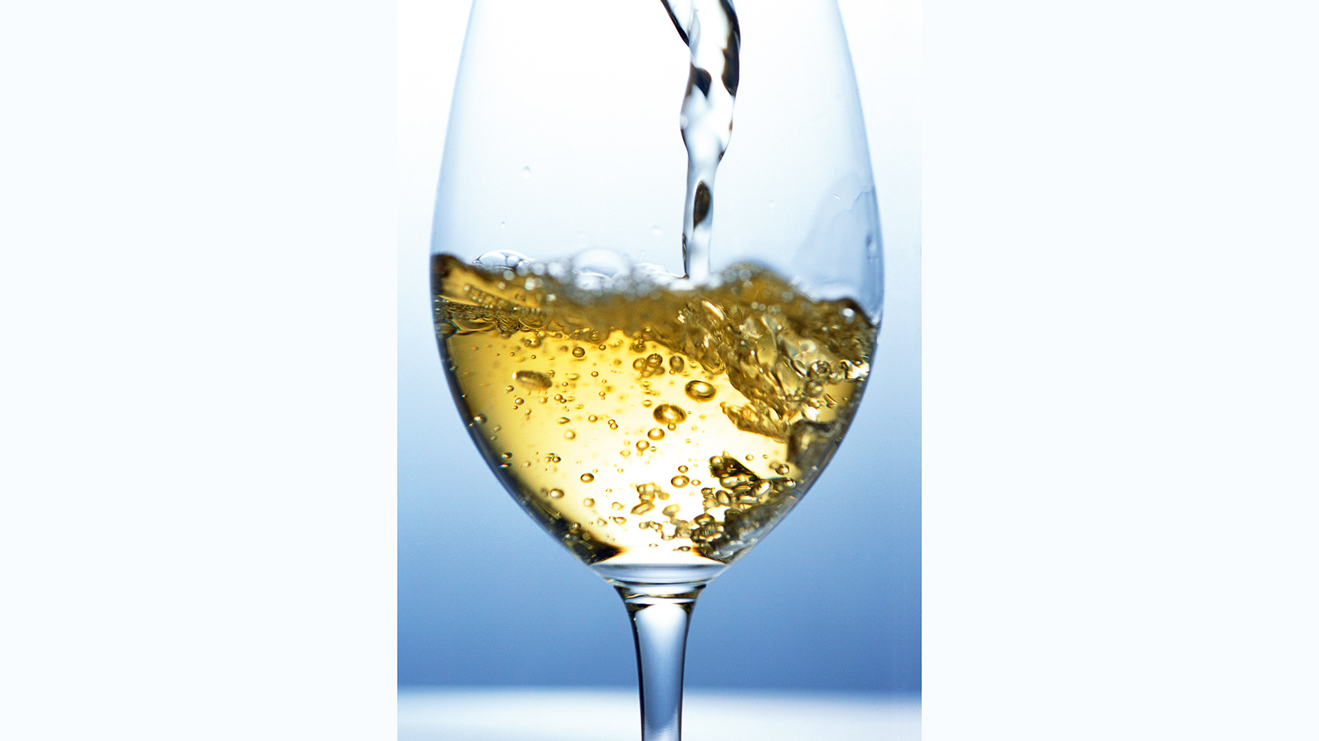 τι-πίνουμε-κατά-τη-διάρκεια-της-μεγάλη-564156985