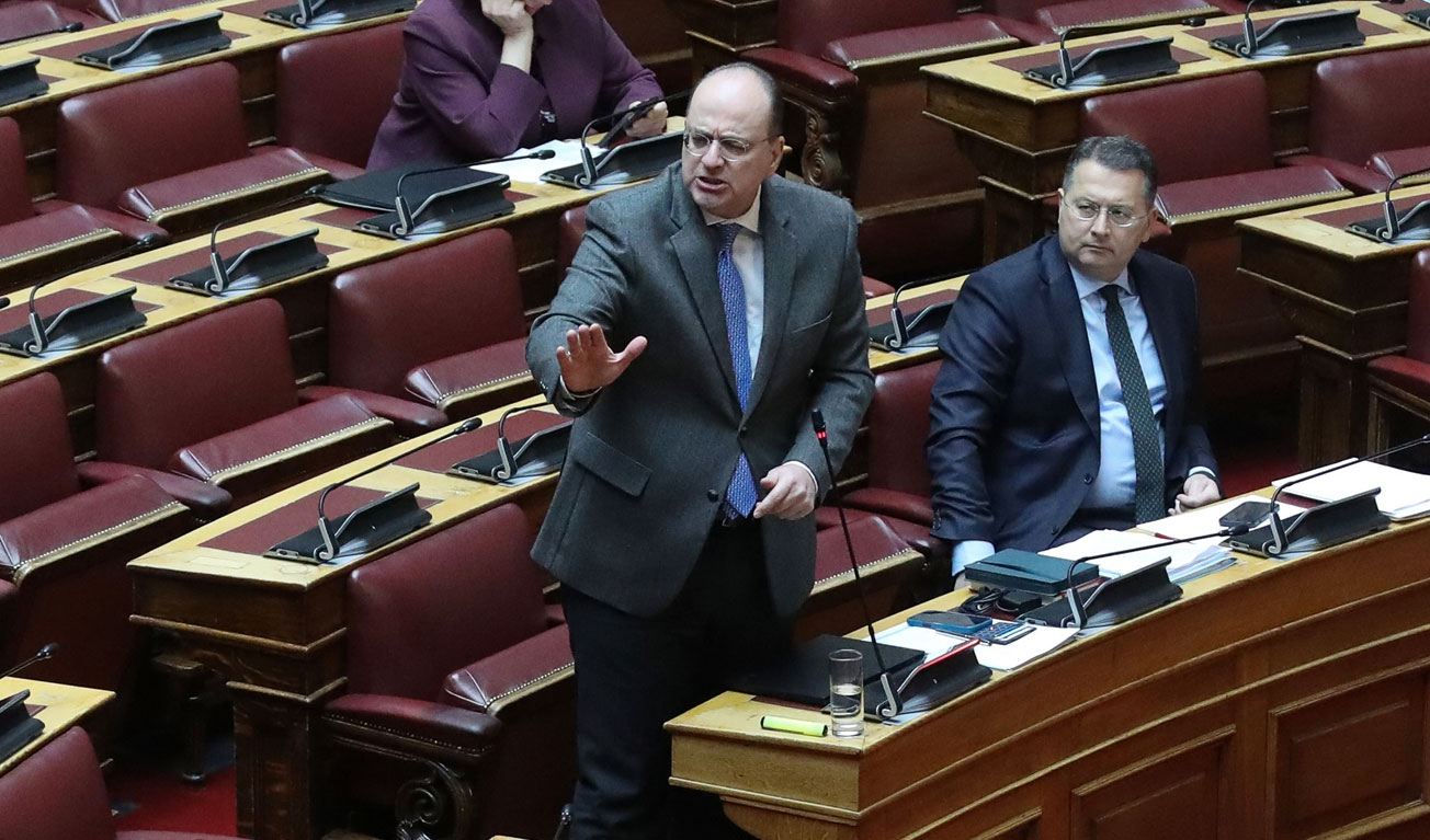 «Γυμνός» υπουργός-1