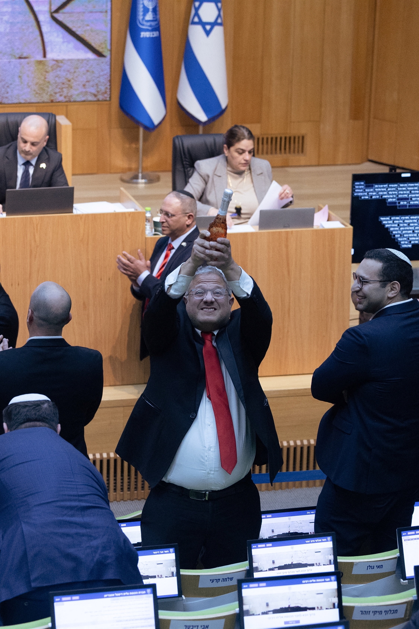 Ποιος φοράει τη θηλιά;-1